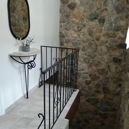 Дом отдыха Maisonette By The Sea