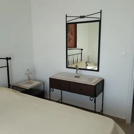 Дом отдыха Maisonette By The Sea *